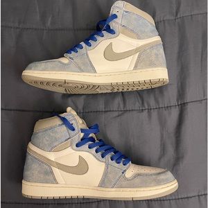 Air Jordan 1 Retro High ‘Hyper Royal Smoke Grey’